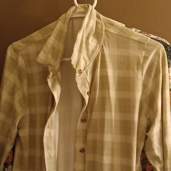 Women's green white and red button shirt (L) - Picture 1 of 2